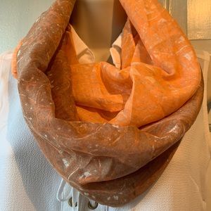 2/$20 ♥️SIMPLY NOELLE INFINITY SCARF EUC